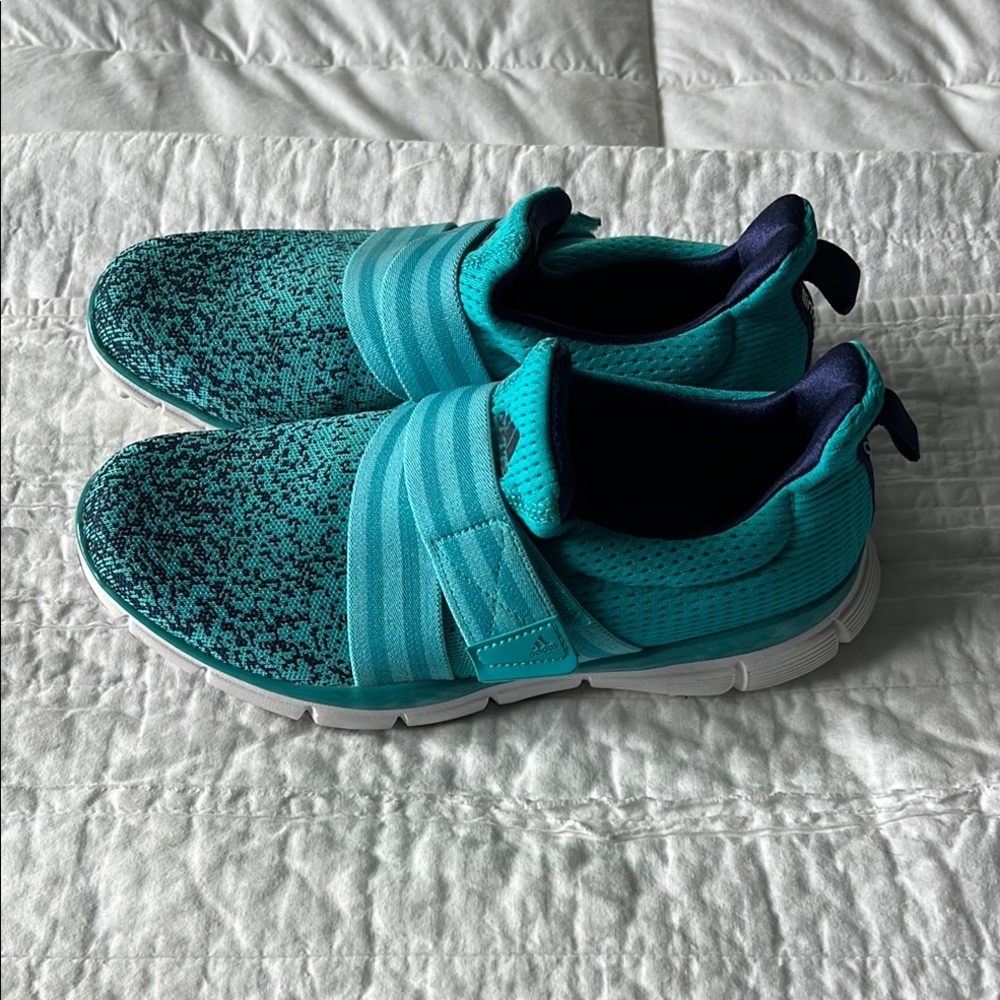 Women’s Teal Slip-On golf shoes